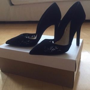 SOLD Jessica J black pumps